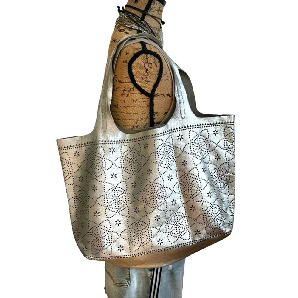 ANTHROPOLOGIE - Alchimia Amaralina Tote Silver Leather tone
